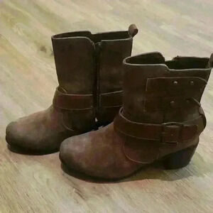 Dollhouse brown ankle high boots size 6